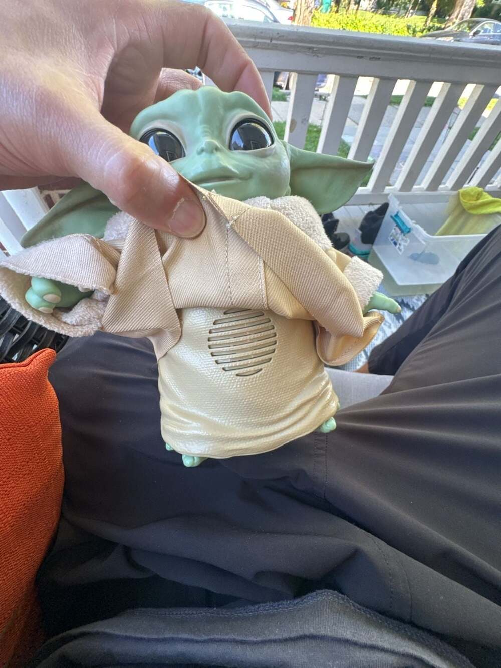 Star Wars The Mandalorian Galactic Snackin' Grogu Animatronic Action Figure